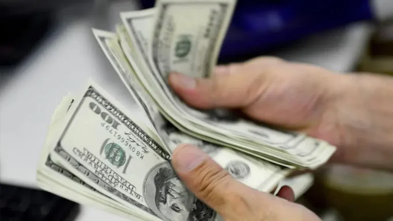 Dolar haftaya yükselişle başladı, döviz piyasasında sınırlı hareketlilik sürüyor